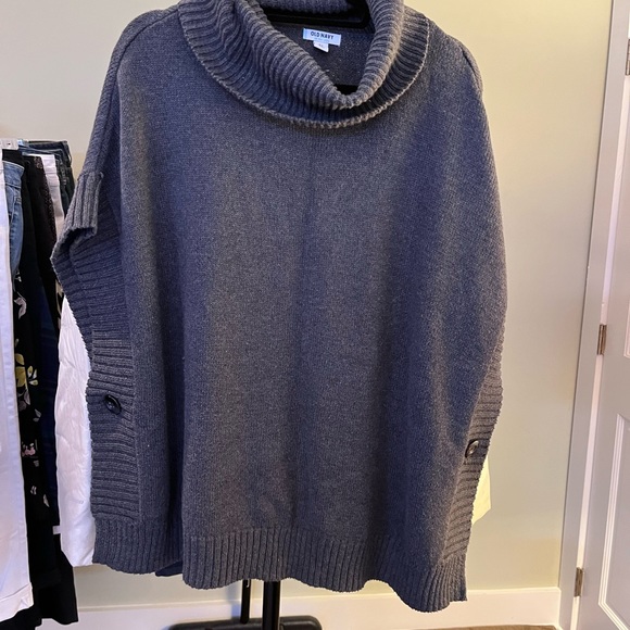 (Bin 9)  Old navy gray sleeveless poncho turtleneck with buttons, Size M/L - Picture 4 of 5